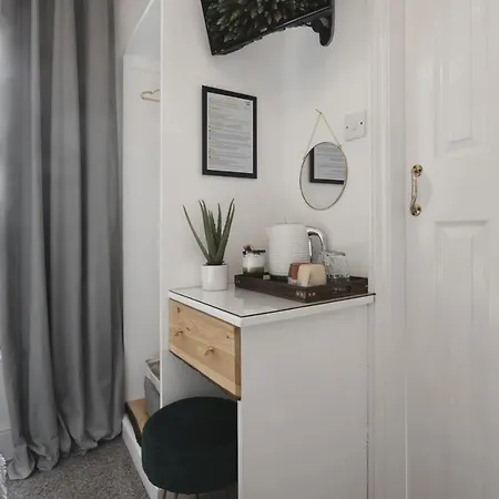 - Guest house